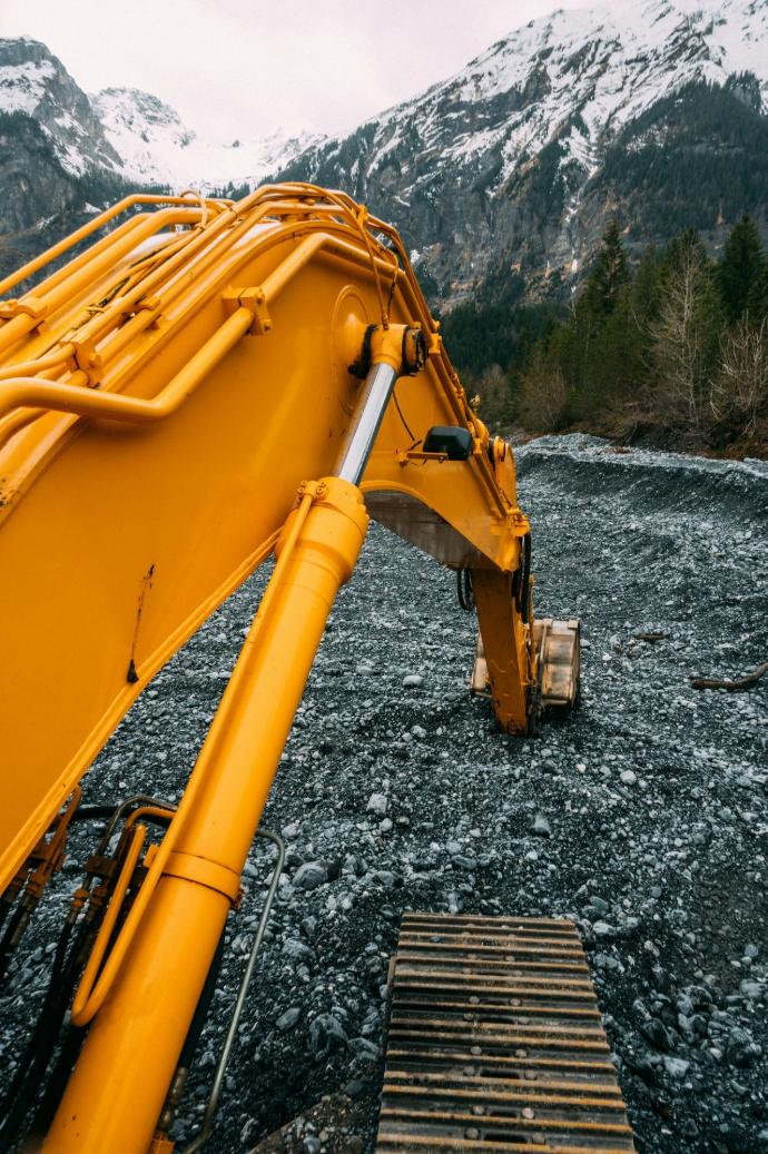yellow and black heavy equipment